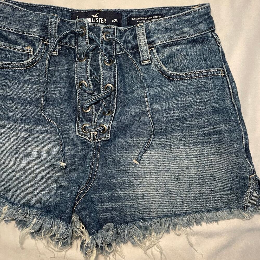 Hollister Ultra High Rise Mom Shorts – Size 3 / W27